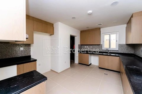 5 bedrooms Villa in Dubai, UAE No. 165062 10