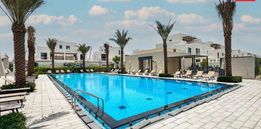 3 bedrooms Villa in Dubai, UAE No. 52252