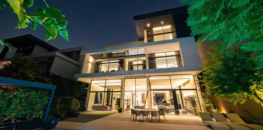 6 bedrooms Villa in Dubai, UAE No. 103969