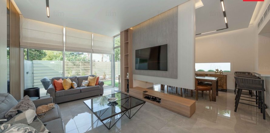 3 bedrooms Townhouse in Dubai, UAE No. 140309