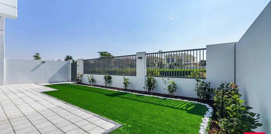 4 bedrooms Townhouse  No. 131927