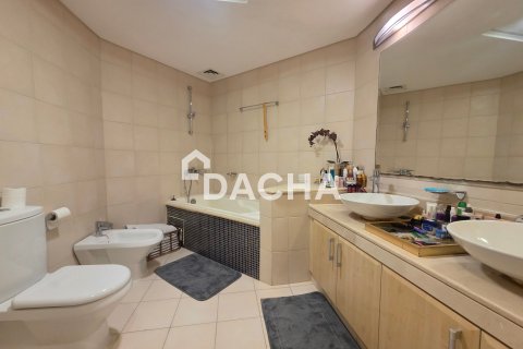 Appartement de 2 chambres à Shoreline Apartments, UAE No. 187592 7