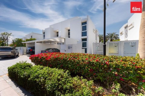 4 bedrooms Villa in Dubai, UAE No. 147784 12
