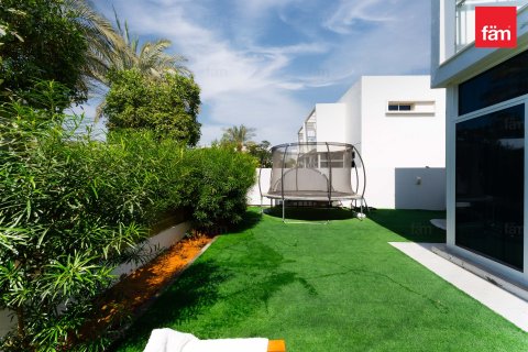 4 bedrooms Villa in Dubai, UAE No. 147784 16