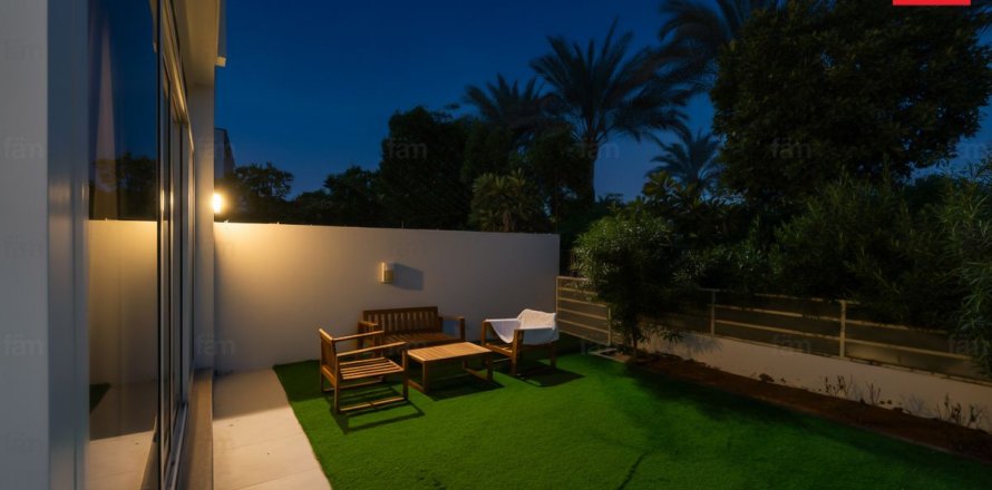 4 bedrooms Villa in Dubai, UAE No. 147784