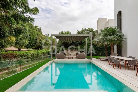 Вилла с 4 спальнями в Jumeirah Islands, ОАЭ №155372 3