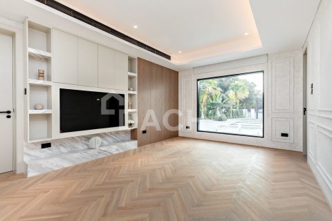 Вилла с 4 спальнями в Jumeirah Islands, ОАЭ №155368 30
