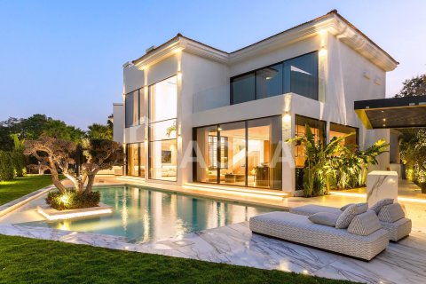 Вилла с 4 спальнями в Jumeirah Islands, ОАЭ №155368 4