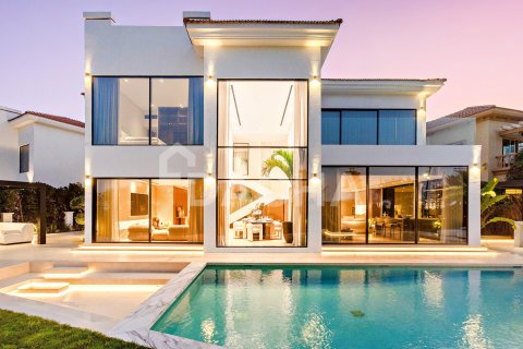 Вилла с 4 спальнями в Jumeirah Islands, ОАЭ №155368 8