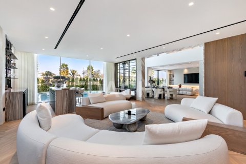 Вилла с 4 спальнями в Jumeirah Islands, ОАЭ №155368 21