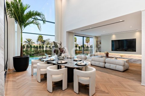Вилла с 4 спальнями в Jumeirah Islands, ОАЭ №155368 3