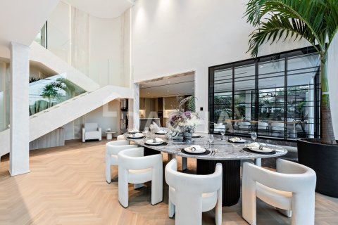 Вилла с 4 спальнями в Jumeirah Islands, ОАЭ №155368 26