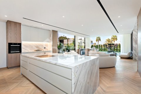 Вилла с 4 спальнями в Jumeirah Islands, ОАЭ №155368 24