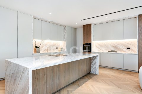 Вилла с 4 спальнями в Jumeirah Islands, ОАЭ №155368 25