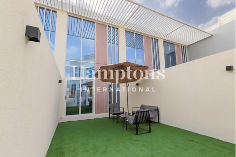 Villa de 2 dormitorios en Dubai Land, UAE No. 151519 5