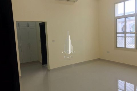 Villa de 7 dormitorios en Khalifa City, UAE No. 22029 13