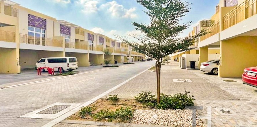 3 bedrooms Townhouse in Dubai, UAE No. 73957