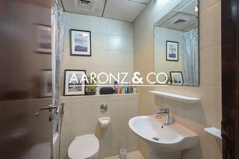 Квартира с 2 спальнями в Джумейра Лейк Тауэрс, ОАЭ №132761 15