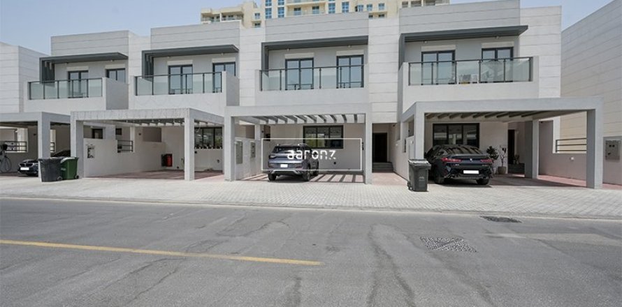 Townhouse de 3 dormitorios en Al Furjan, UAE No. 102166