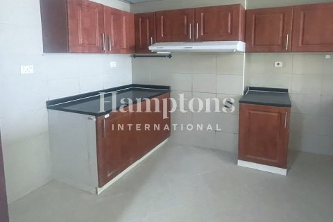 Квартира с 2 спальнями в Icon Tower 2, ОАЭ №142001 3