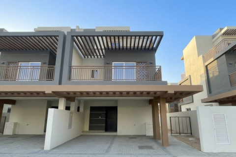 4 bedrooms Townhouse in DAMAC Hills (Akoya by DAMAC), UAE No. 183578