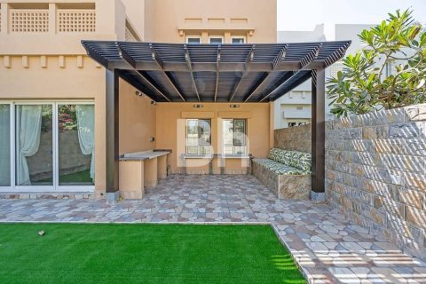 Villa de 4 dormitorios  No. 114883 8