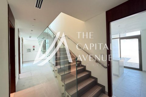 4 bedrooms Townhouse in Abu Dhabi, UAE No. 186851 5