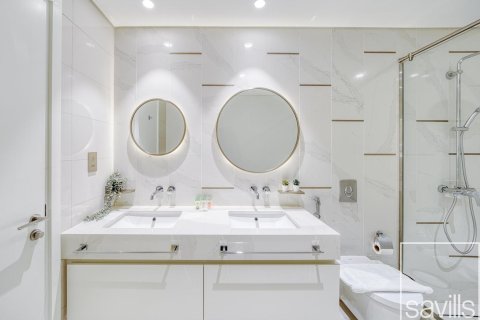 Квартира с 3 спальнями в EMAAR Beachfront, ОАЭ №136557 15