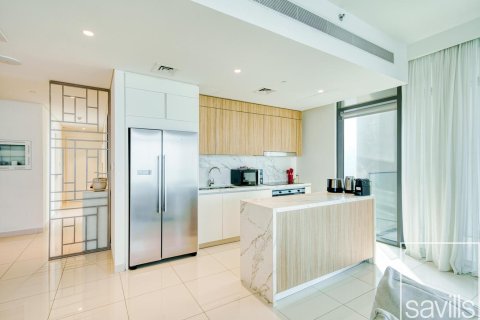 Квартира с 3 спальнями в EMAAR Beachfront, ОАЭ №136557 9