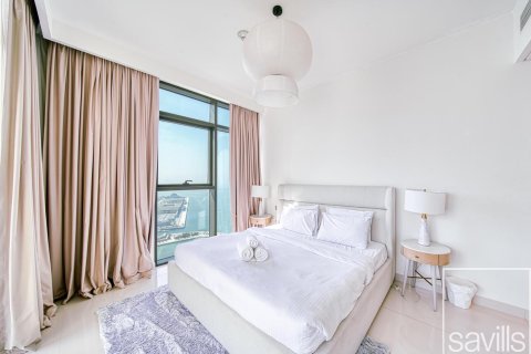 Квартира с 3 спальнями в EMAAR Beachfront, ОАЭ №136557 17