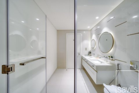 Квартира с 3 спальнями в EMAAR Beachfront, ОАЭ №136557 14