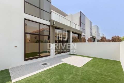 Villa de 4 chambres à District 11, UAE No. 210046