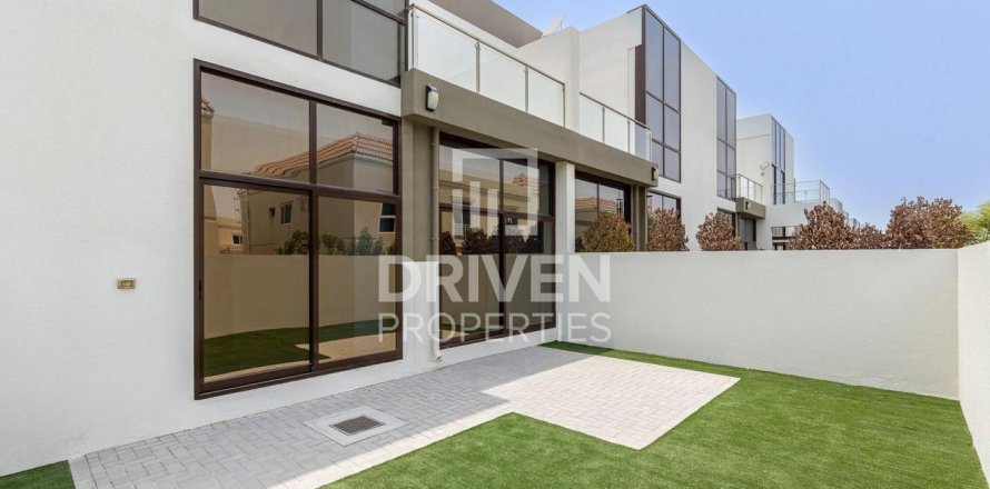 Villa de 4 chambres à District 11, UAE No. 210046