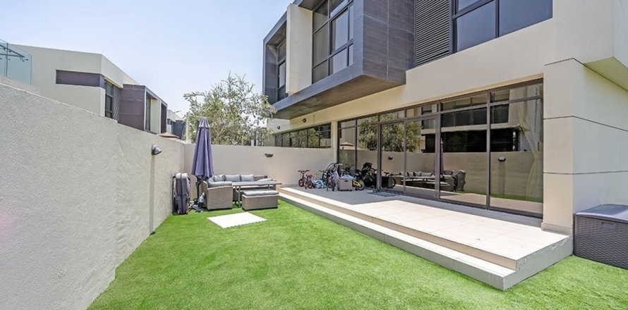 3 bedrooms Townhouse in Dubai, UAE No. 147832