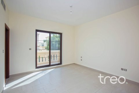 3 bedrooms Villa in Casa, UAE No. 188024 18