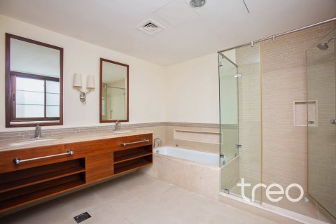 3 bedrooms Villa in Casa, UAE No. 188024 22