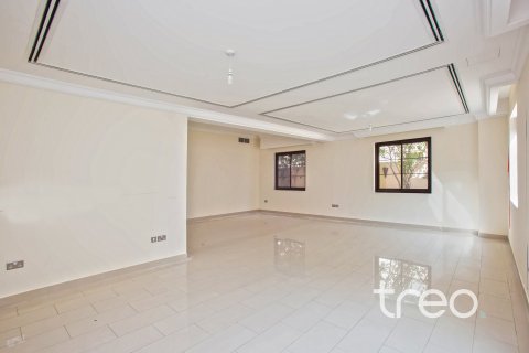 3 bedrooms Villa in Casa, UAE No. 188024 6