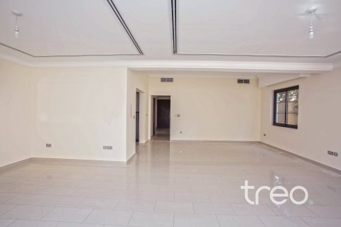 3 bedrooms Villa in Casa, UAE No. 188024 5