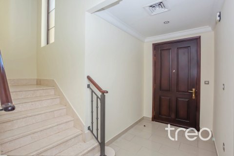 3 bedrooms Villa in Casa, UAE No. 188024 10
