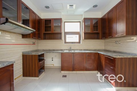 3 bedrooms Villa in Casa, UAE No. 188024 7