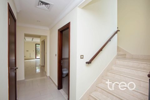 3 bedrooms Villa in Casa, UAE No. 188024 9