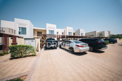 Apartment de 2 dormitorios en EMAAR South, UAE No. 190448 9