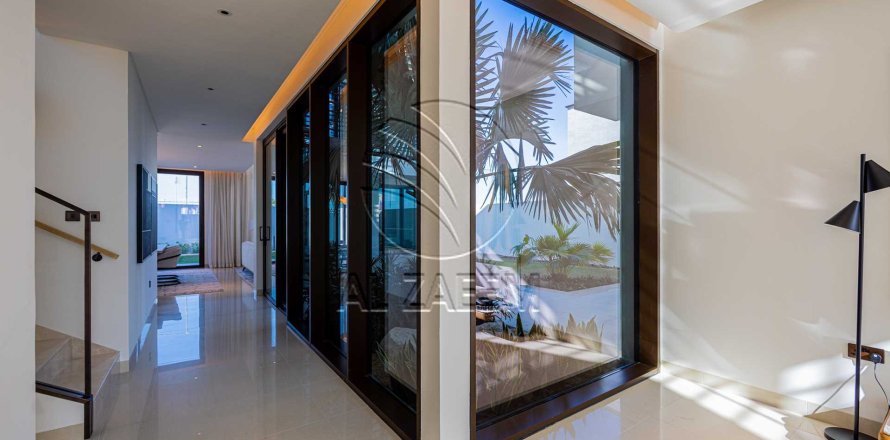 Villa de 5 dormitorios en  Saadiyat Island, UAE No. 167938