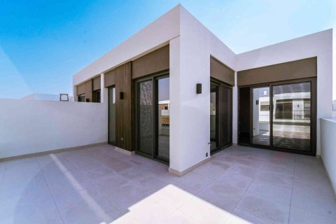 Вилла с 4 спальнями в Dubai Sports City, ОАЭ №205760 25