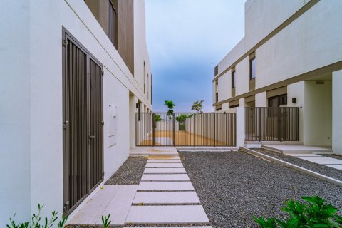 Вилла с 4 спальнями в Dubai Sports City, ОАЭ №205760 19