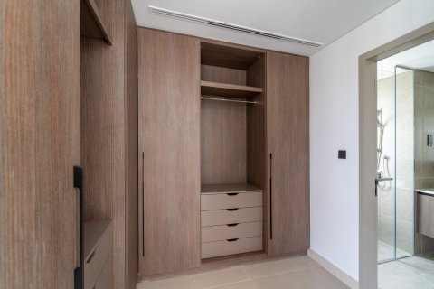Вилла с 4 спальнями в Dubai Sports City, ОАЭ №205760 12