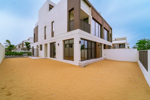 Вилла с 4 спальнями в Dubai Sports City, ОАЭ №205760 23