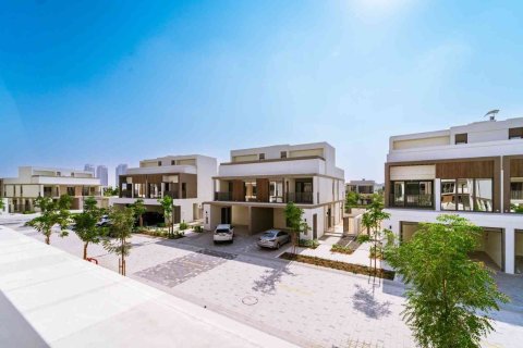 Вилла с 4 спальнями в Dubai Sports City, ОАЭ №205760 24