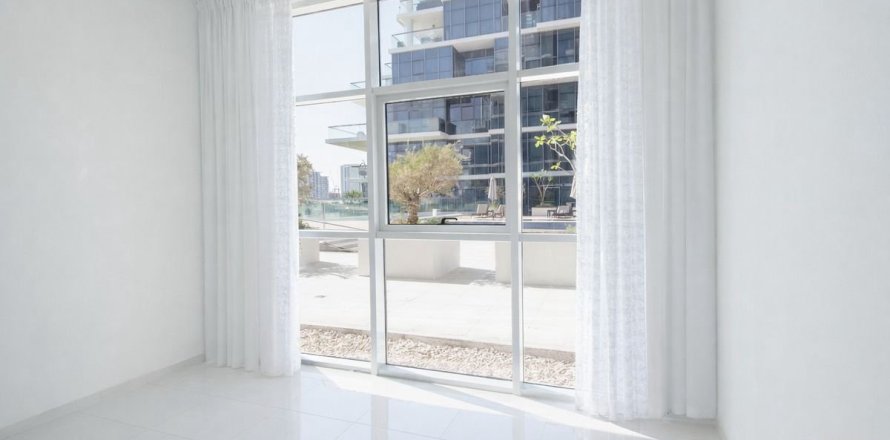 2 bedrooms Apartment in Dubai, UAE No. 143350