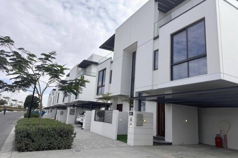 Villa de 4 dormitorios en Sharjah, UAE No. 154135 3